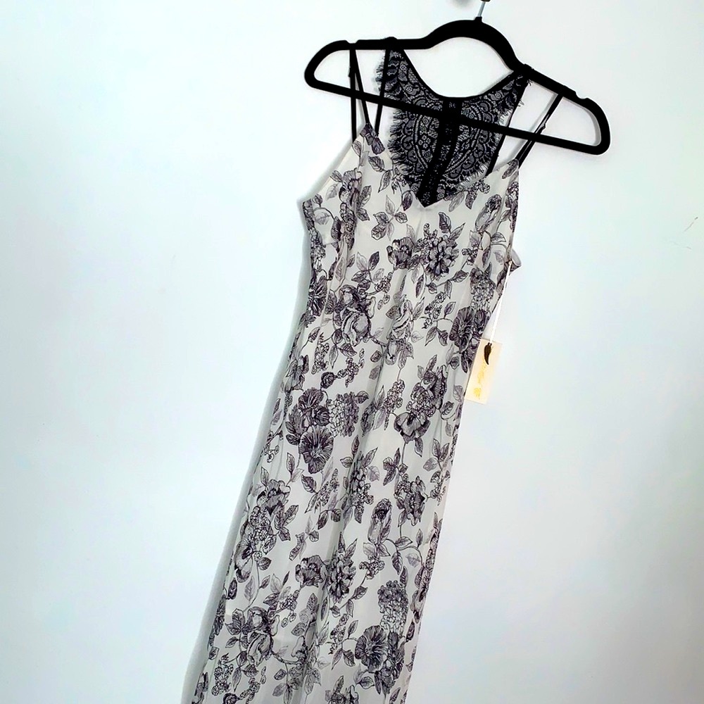 Gold Hawk Floral Printed Maxi Dress; Black/White S